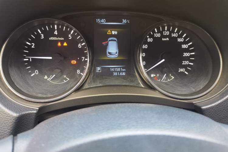 Used Nissan Qashqai 2016 2.0L CVT Luxury Edition Odometer Close Up