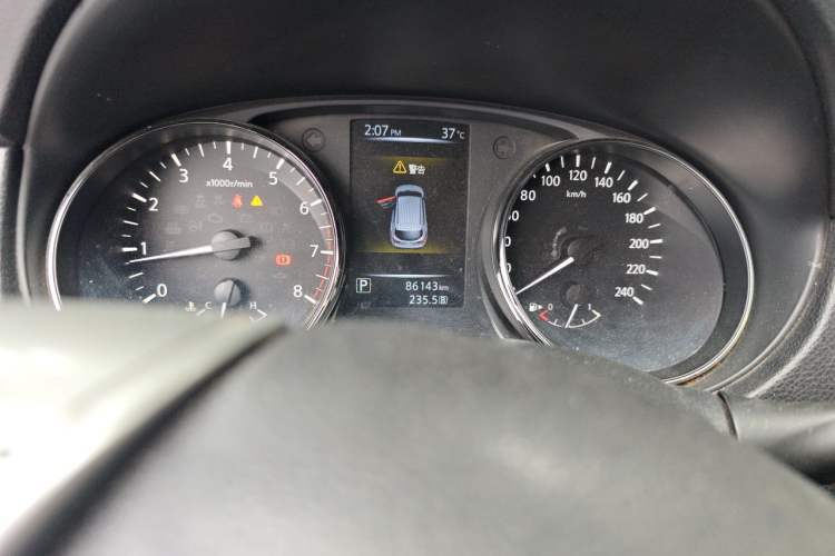 Used Nissan Qashqai 2016 2.0L CVT Elite Edition Odometer Close Up