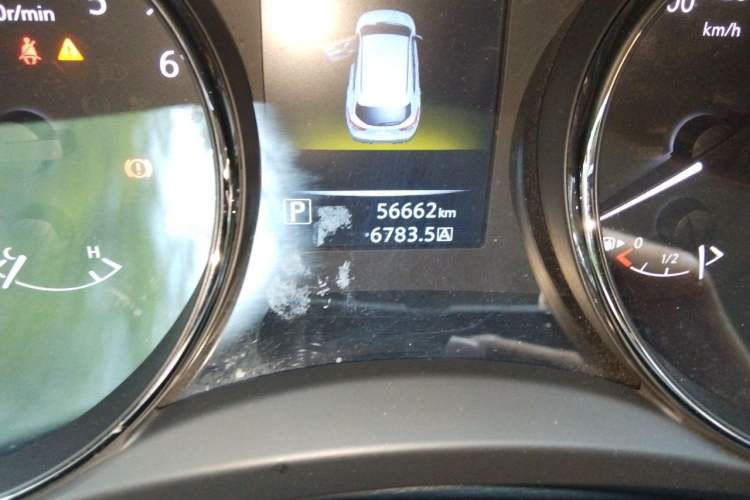 Used Nissan Qashqai 2016 2.0L CVT Luxury Edition Odometer Close Up