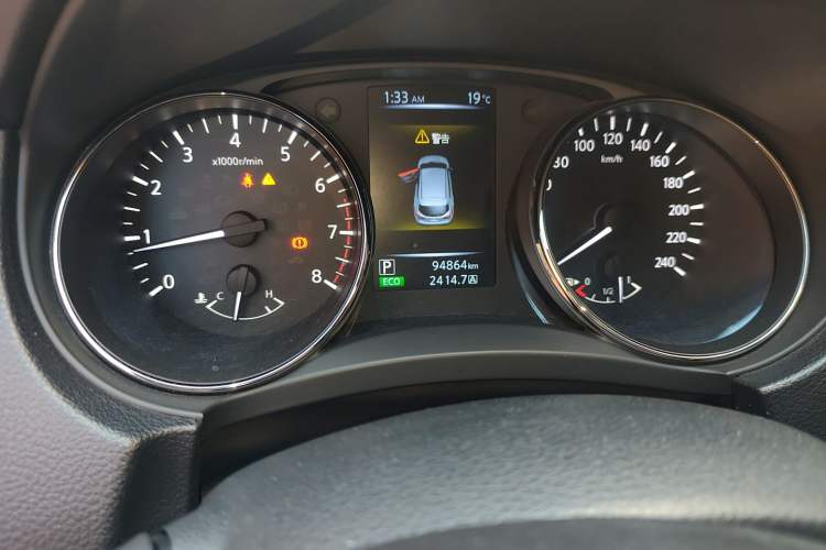 Used Nissan Qashqai 2016 2.0L CVT Elite Edition Odometer Close Up