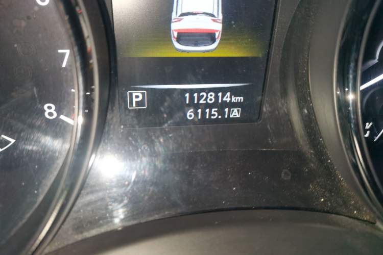 Used Nissan Qashqai 2016 2.0L CVT Elite Edition Odometer Close Up