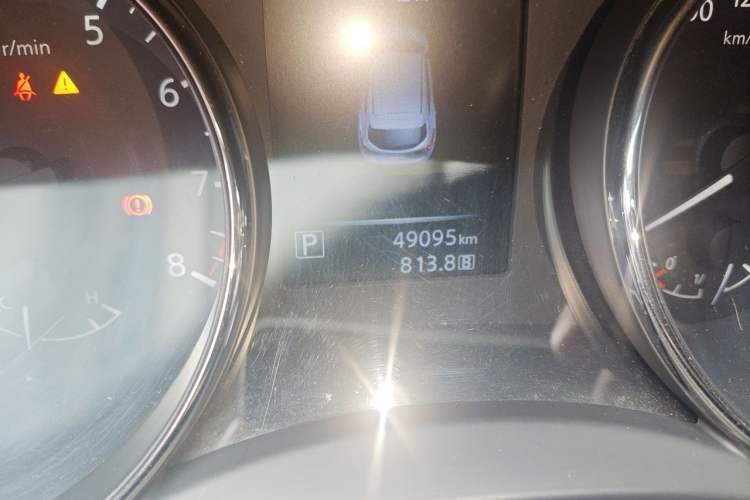 Used Nissan Qashqai 2016 2.0L CVT Elite Edition Odometer Close Up