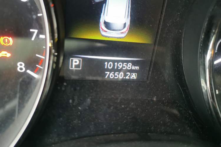 Used Nissan Qashqai 2016 2.0L CVT Luxury Edition Odometer Close Up