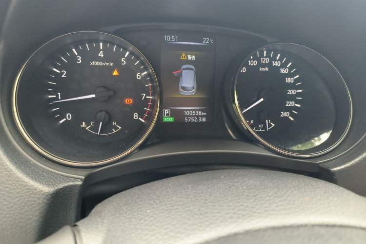 Used Nissan Qashqai 2016 2.0L CVT Luxury Edition Odometer Close Up