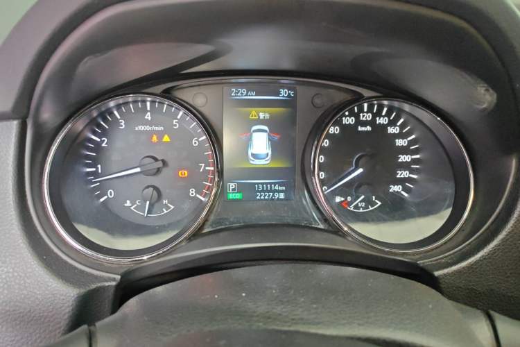 Used Nissan Qashqai 2016 2.0L CVT Elite Edition Odometer Close Up