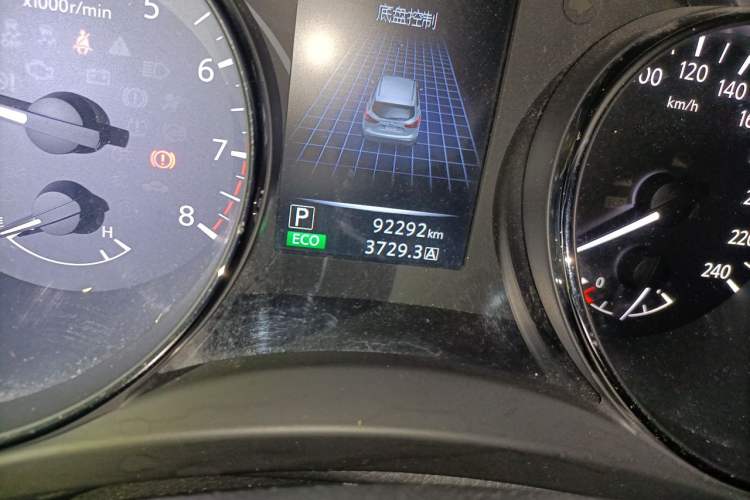 Used Nissan Qashqai 2016 2.0L CVT Elite Edition Odometer Close Up