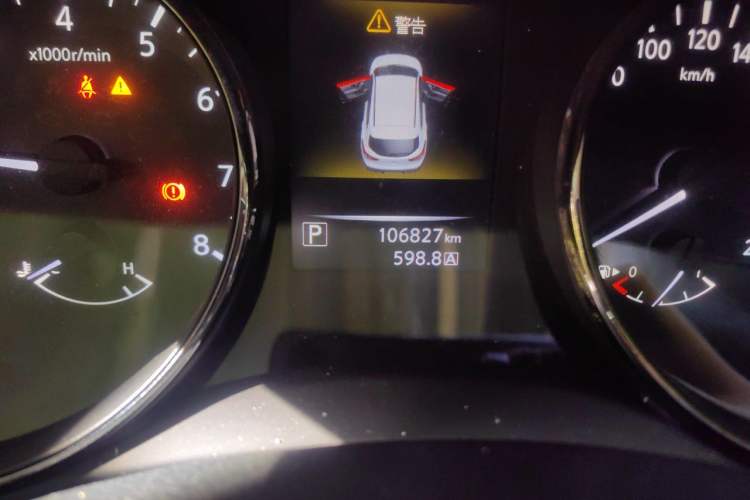 Used Nissan Qashqai 2016 2.0L CVT Elite Edition Odometer Close Up