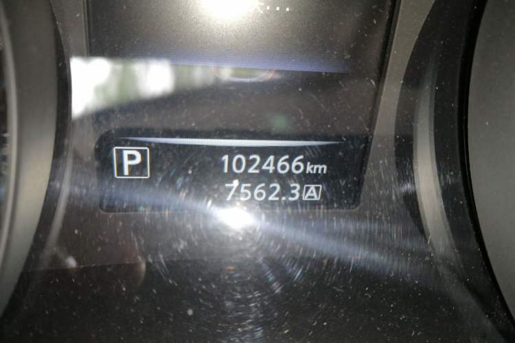 Used Nissan Qashqai 2016 2.0L CVT Luxury Edition Odometer Close Up