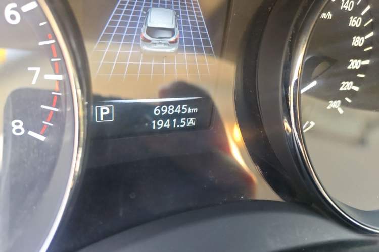 Used Nissan Qashqai 2016 2.0L CVT Elite Edition Odometer Close Up