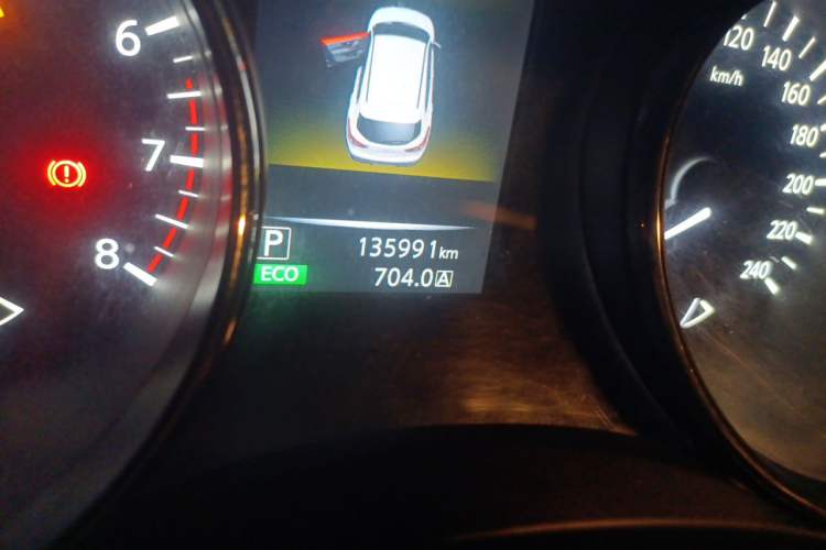 Used Nissan Qashqai 2016 2.0L CVT Elite Edition Odometer Close Up