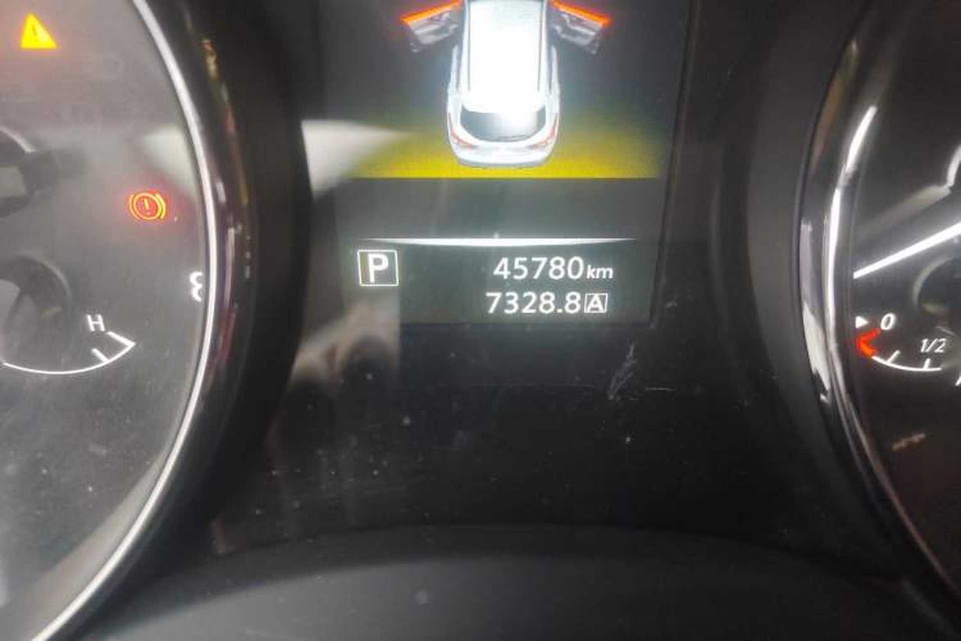 Used Nissan Qashqai 2016 2.0L CVT Leading Edition Odometer Close Up