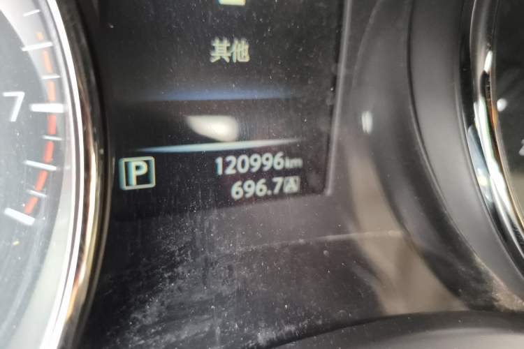 Used Nissan Qashqai 2016 2.0L CVT Luxury Edition Odometer Close Up