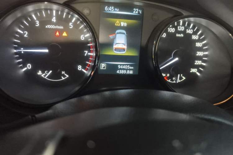 Used Nissan Qashqai 2016 2.0L CVT Luxury Edition Odometer Close Up