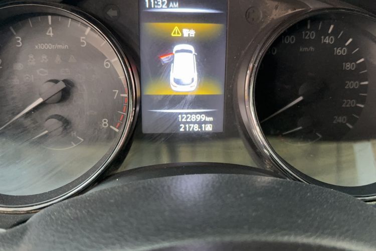 Used Nissan Qashqai 2016 2.0L CVT Elite Edition Odometer Close Up