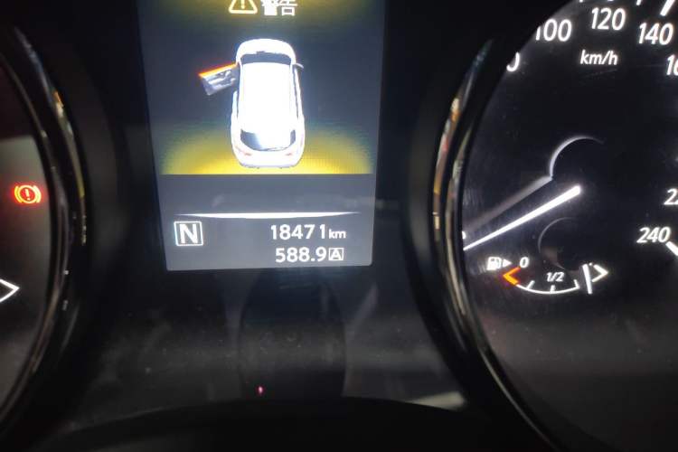 Used Nissan Qashqai 2016 2.0L CVT Luxury Edition Odometer Close Up