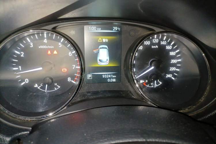 Used Nissan Qashqai 2016 2.0L CVT Elite Edition Odometer Close Up