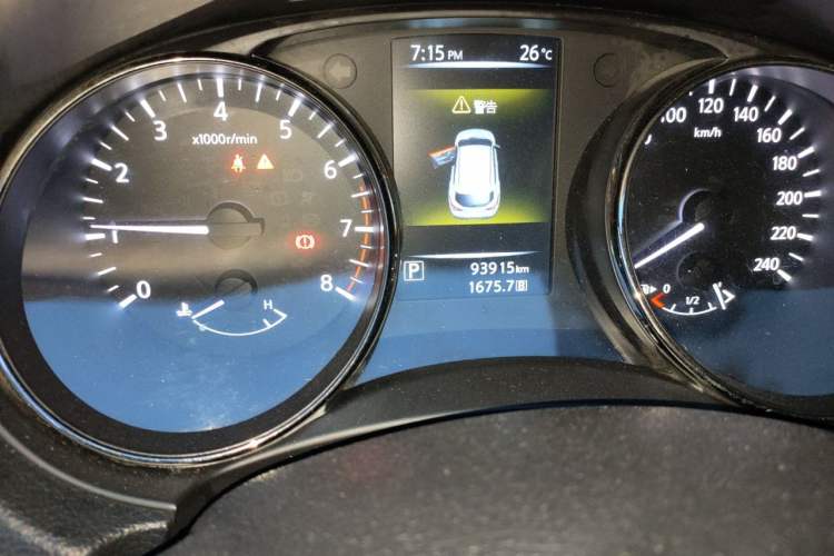 Used Nissan Qashqai 2016 2.0L CVT Elite Edition Odometer Close Up