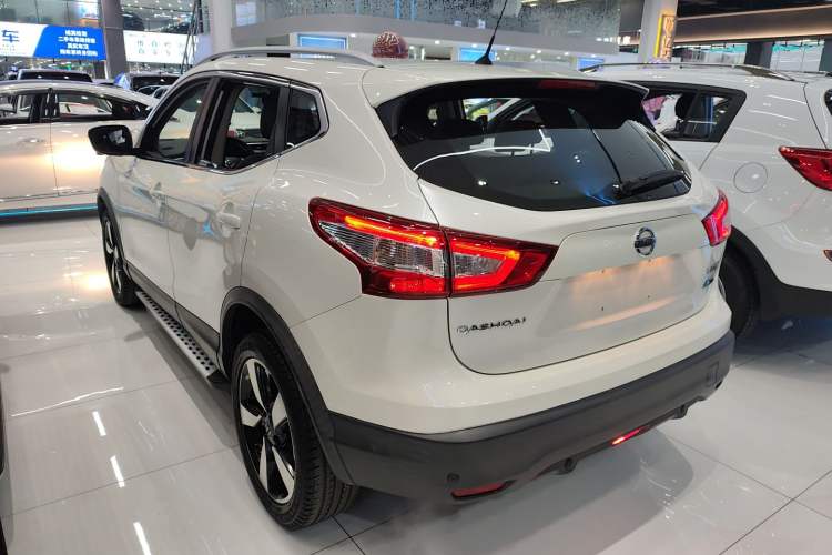 Used Nissan Qashqai 2016 2.0L CVT Flagship Edition Rear Left 45 Deg