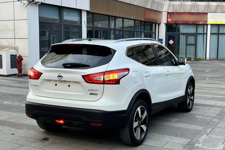 Used Nissan Qashqai 2016 2.0L CVT Luxury Edition Rear Right 45 Deg
