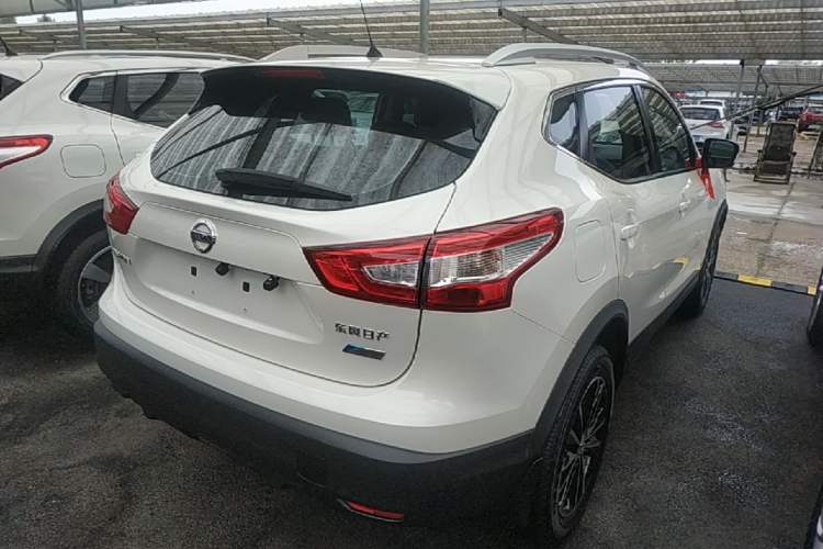 Used Nissan Qashqai 2016 2.0L CVT Elite Edition Rear Right 45 Deg