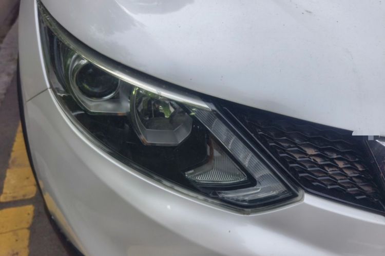 Used Nissan Qashqai 2016 2.0L CVT Elite Edition Right Front Headlight