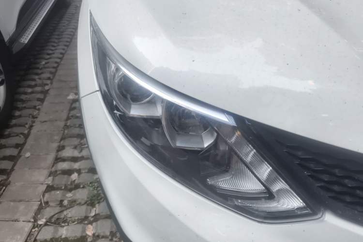 Used Nissan Qashqai 2016 2.0L CVT Elite Edition Right Front Headlight