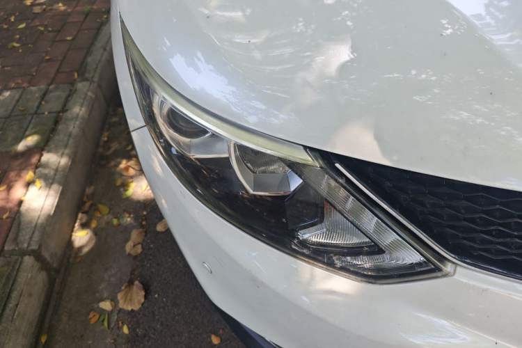 Used Nissan Qashqai 2016 2.0L CVT Elite Edition Right Front Headlight