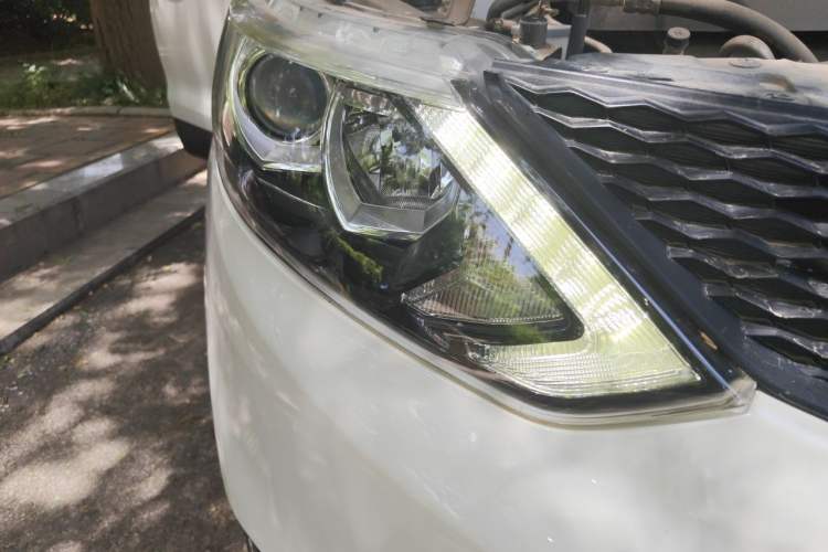 Used Nissan Qashqai 2016 2.0L CVT Leading Edition Right Front Headlight