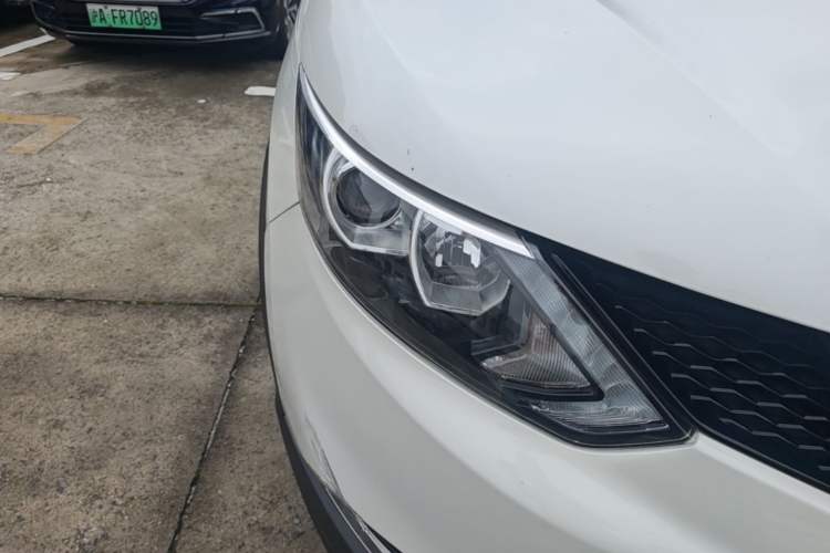 Used Nissan Qashqai 2016 2.0L CVT Elite Edition Right Front Headlight