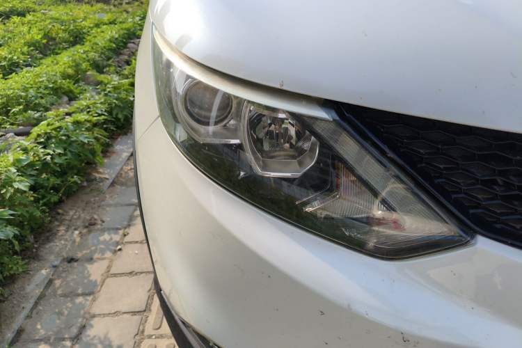 Used Nissan Qashqai 2016 2.0L CVT Luxury Edition Right Front Headlight