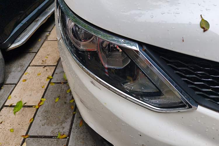 Used Nissan Qashqai 2016 2.0L CVT Elite Edition Right Front Headlight