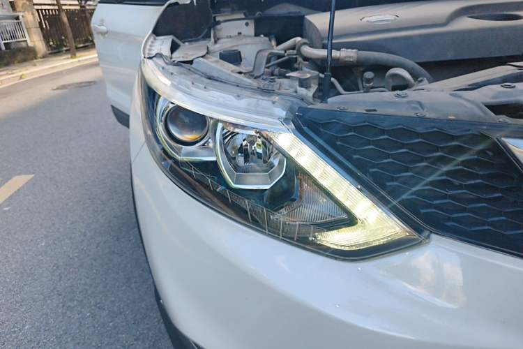 Used Nissan Qashqai 2016 2.0L CVT Luxury Edition Right Front Headlight