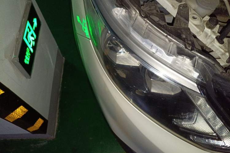 Used Nissan Qashqai 2016 2.0L CVT Luxury Edition Right Front Headlight
