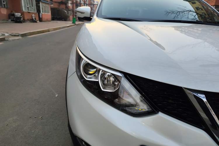 Used Nissan Qashqai 2016 2.0L CVT Luxury Edition Right Front Headlight