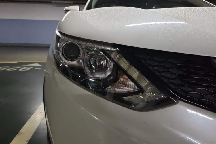 Used Nissan Qashqai 2016 2.0L CVT Luxury Edition Right Front Headlight