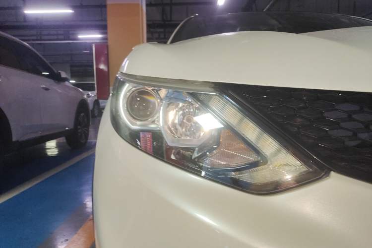 Used Nissan Qashqai 2016 2.0L CVT Luxury Edition Right Front Headlight