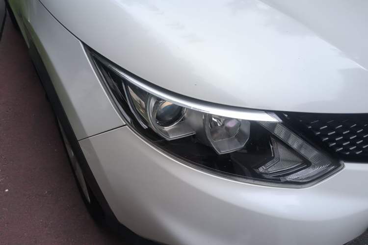 Used Nissan Qashqai 2016 2.0L CVT Elite Edition Right Front Headlight