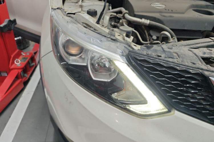 Used Nissan Qashqai 2016 2.0L CVT Elite Edition Right Front Headlight