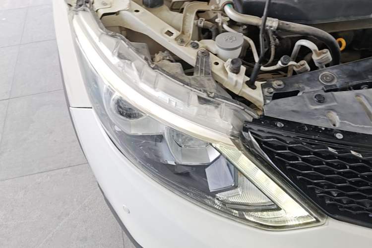 Used Nissan Qashqai 2016 2.0L CVT Elite Edition Right Front Headlight