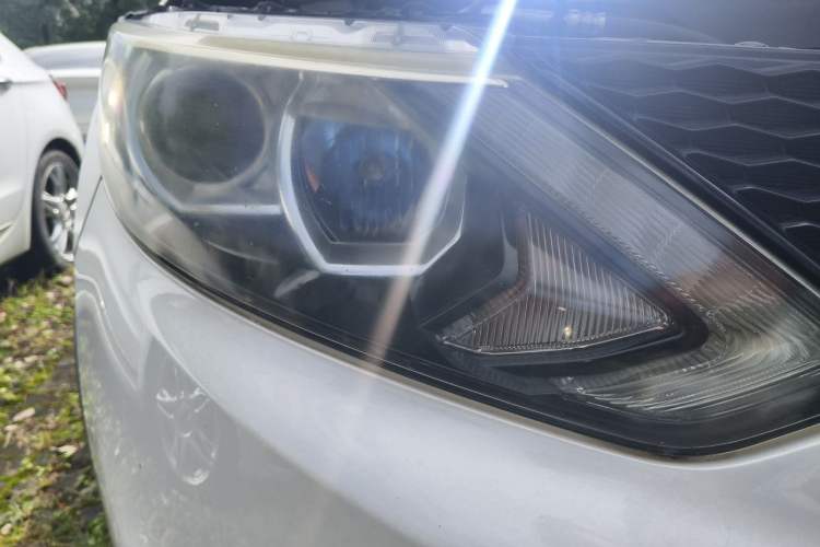 Used Nissan Qashqai 2016 2.0L CVT Elite Edition Right Front Headlight
