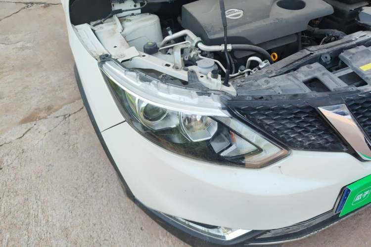 Used Nissan Qashqai 2016 2.0L CVT Luxury Edition Right Front Headlight