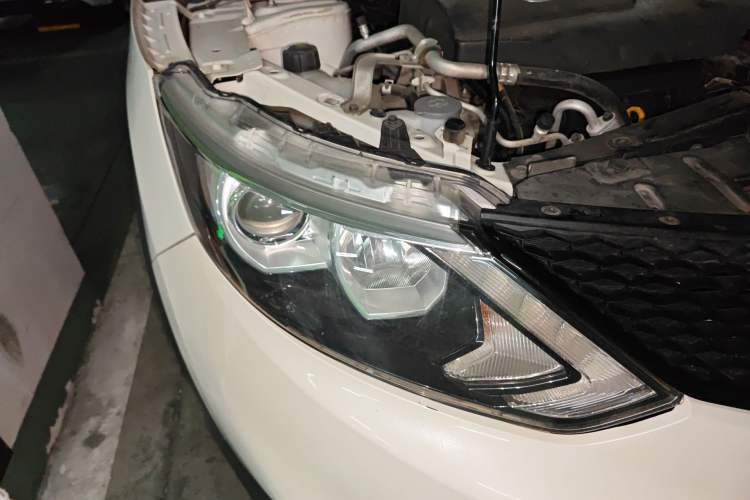 Used Nissan Qashqai 2016 2.0L CVT Elite Edition Right Front Headlight
