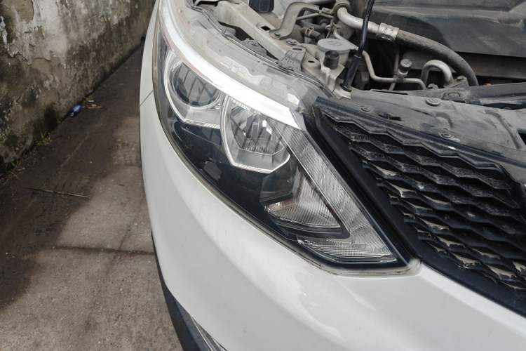 Used Nissan Qashqai 2016 2.0L CVT Elite Edition Right Front Headlight