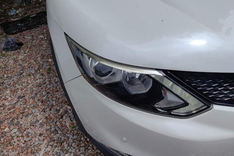 Used Nissan Qashqai 2016 2.0L CVT Elite Edition Right Front Headlight