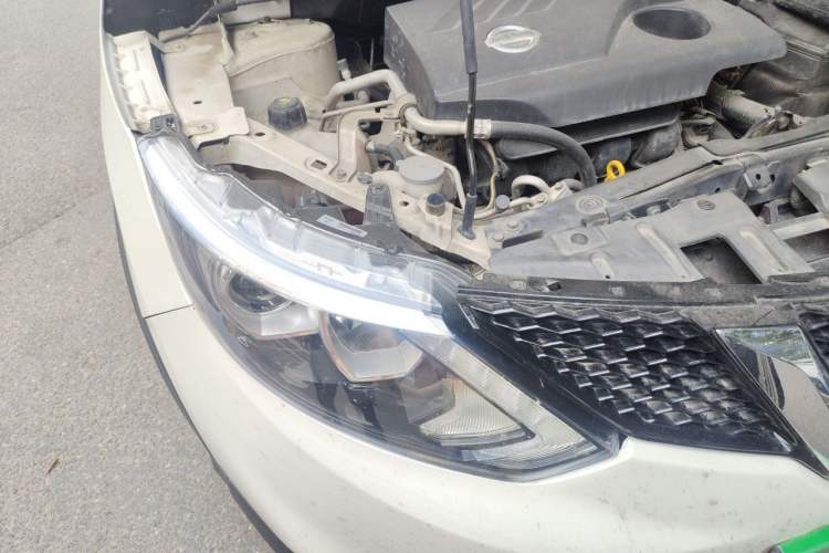 Used Nissan Qashqai 2016 2.0L CVT Elite Edition Right Front Headlight