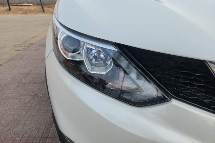 Used Nissan Qashqai 2016 2.0L CVT Luxury Edition Right Front Headlight