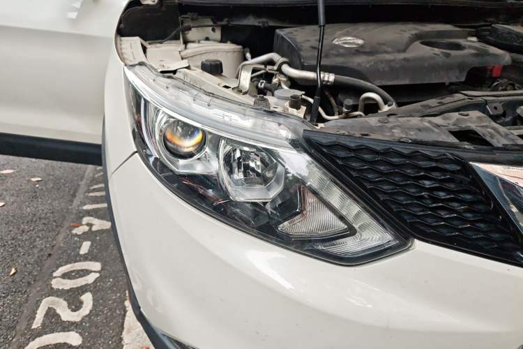 Used Nissan Qashqai 2016 2.0L CVT Luxury Edition Right Front Headlight