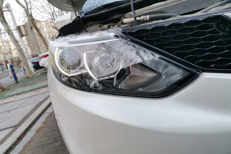 Used Nissan Qashqai 2016 2.0L CVT Luxury Edition Right Front Headlight