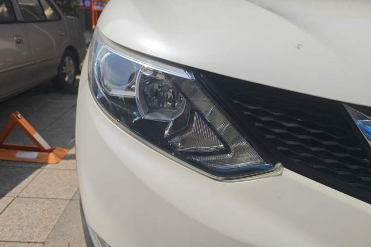 Used Nissan Qashqai 2016 2.0L CVT Elite Edition Right Front Headlight