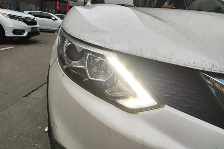 Used Nissan Qashqai 2016 2.0L CVT Elite Edition Right Front Headlight